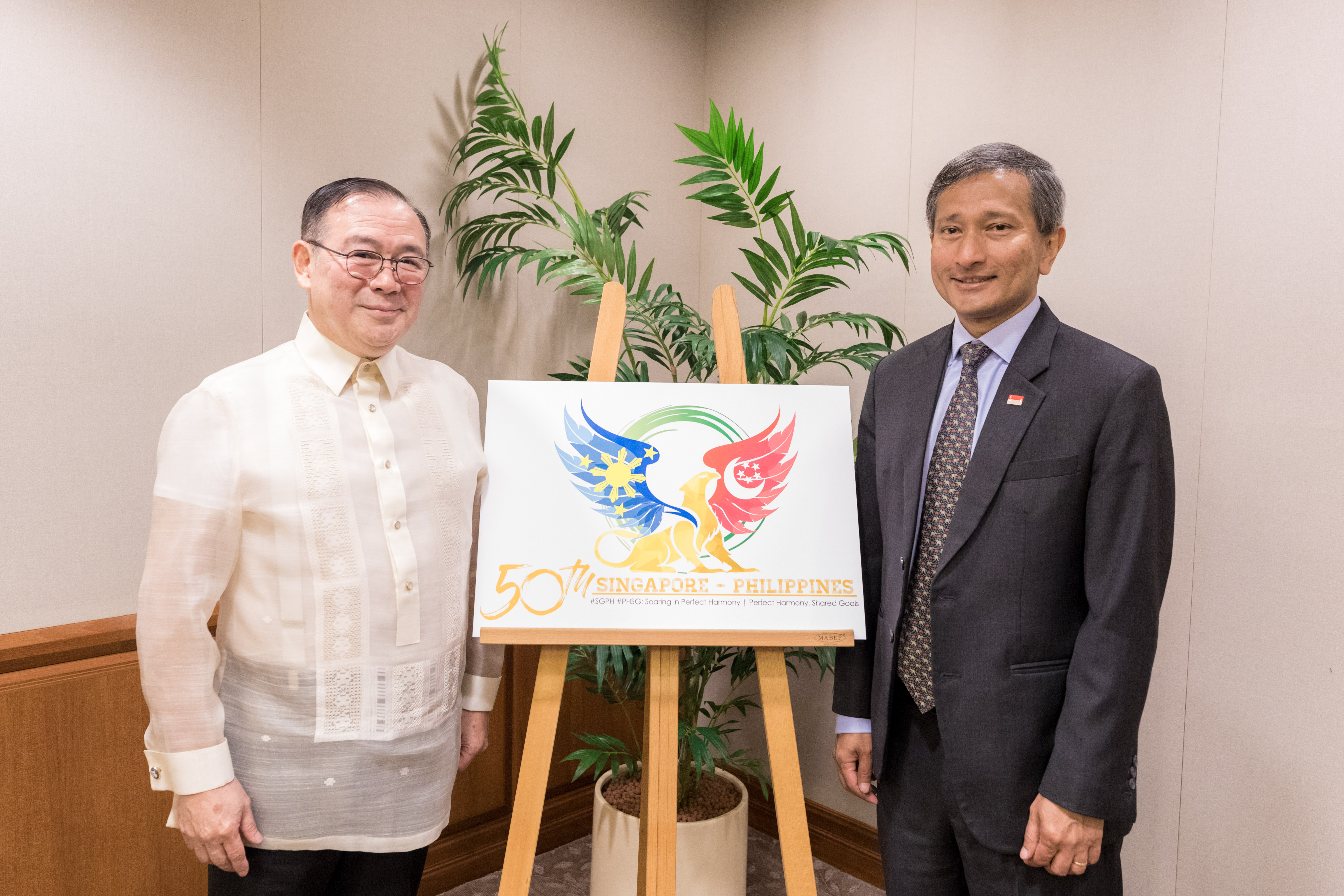 Secretary of Foreign Affairs of the Republic of the Philippines Teodoro L Locsin, Jr. and Minister for Foreign Affairs Dr Vivian Balakrishnan unveiled the commemorative logo for the 50th anniversary of Singapore-Philippines diplomatic relations, 8 May 2019