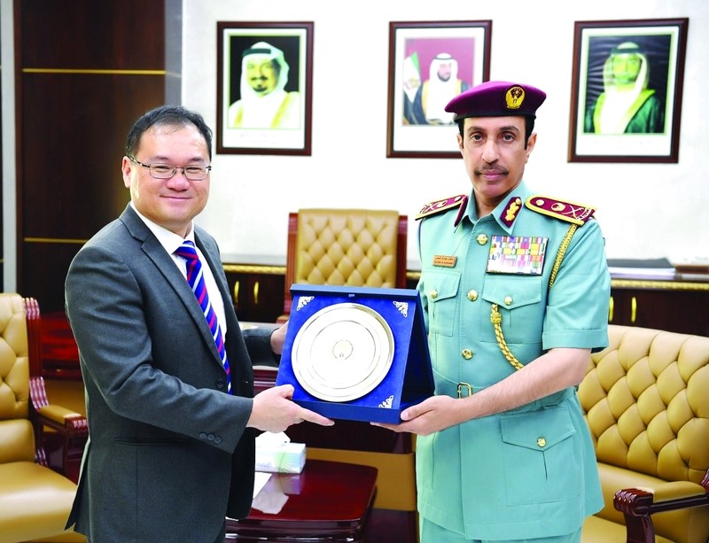 Ajman Police discusses cooperation with the Consulate of Singapore